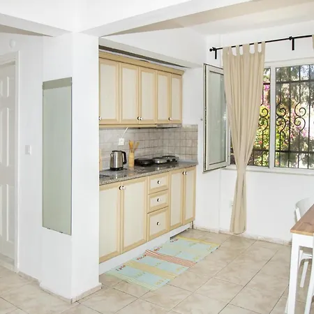 Apartment 1 Bedroom Central House In - 2 *